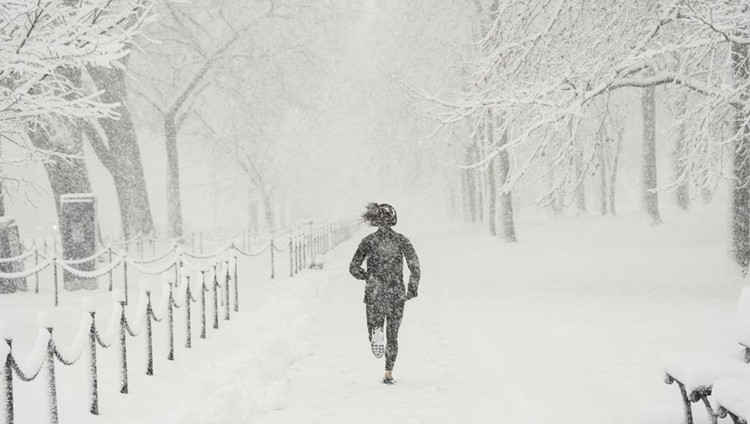 美國多地遭遇暴雪 近3000架次航班取消