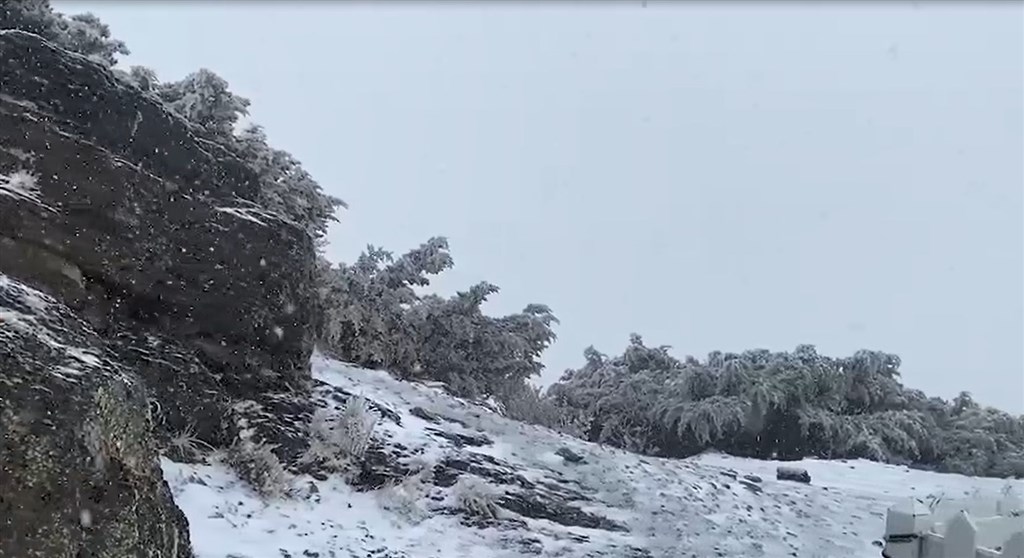 玉山2022年首降雪 合歡山亦有飄雪