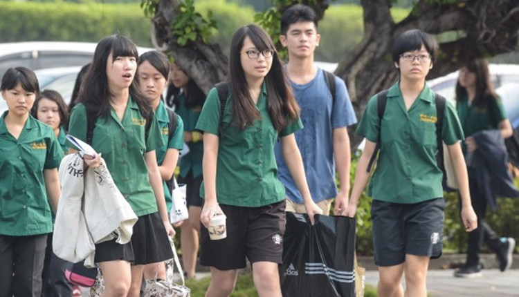 台立法機構初審通過18歲公民權「修憲」提案