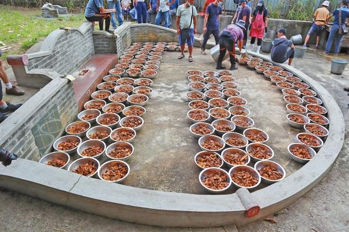 屏山坑頭鄧氏保食山頭傳統