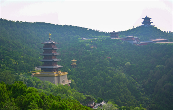 第八屆著名作家看山西太原行採風活動走進太山風景區