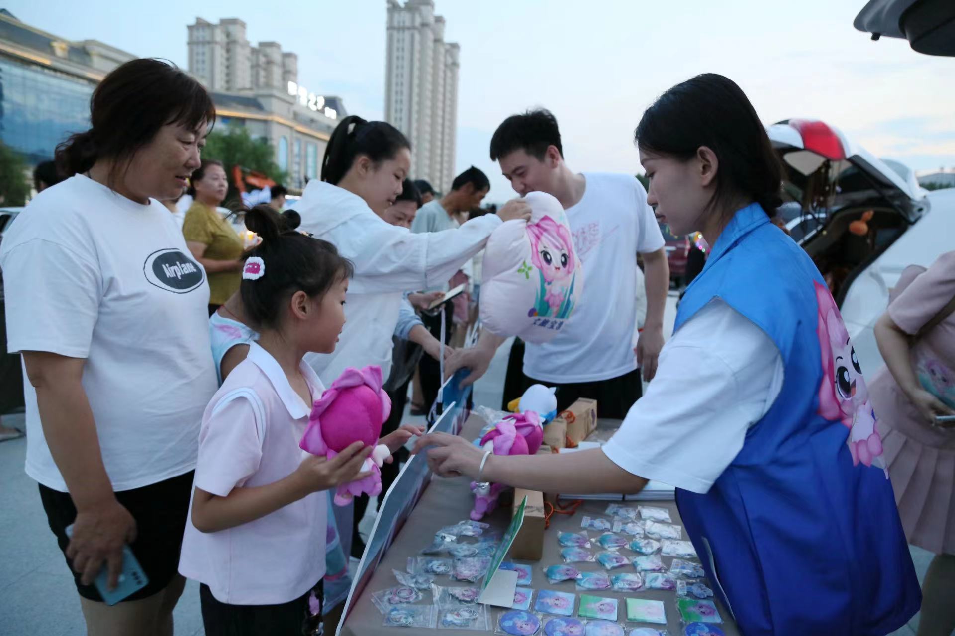 黑龍江寶清：夏夜消暑逛市集  有顏有趣有創意