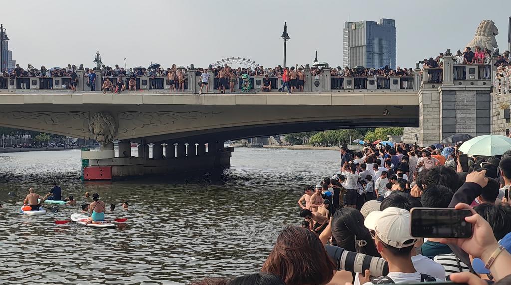 「天津跳水大爺」退出獅子林橋跳水 該橋將維修改造