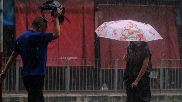 【追蹤報道】天文台改發黃色暴雨警告信號