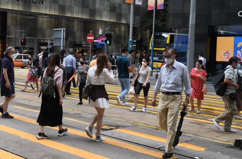 有片丨天文台今晚七時改發九號風球  港鐵暫停所有露天路段的港鐵列車和輕鐵服務