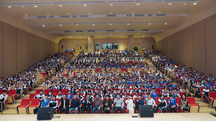 有片 | 香港內地文學名家與深圳學子共讀共談 深二實大講堂名家點亮校園