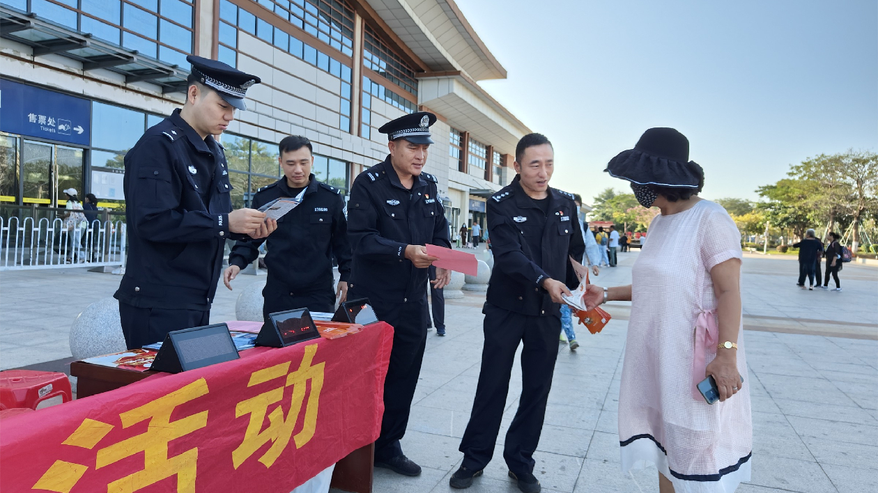 海南東方開展110宣傳日打擊離島免稅「套代購」走私宣傳活動