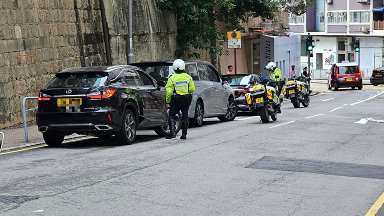 警方港島打擊交通違例 發1822張告票 拘1人