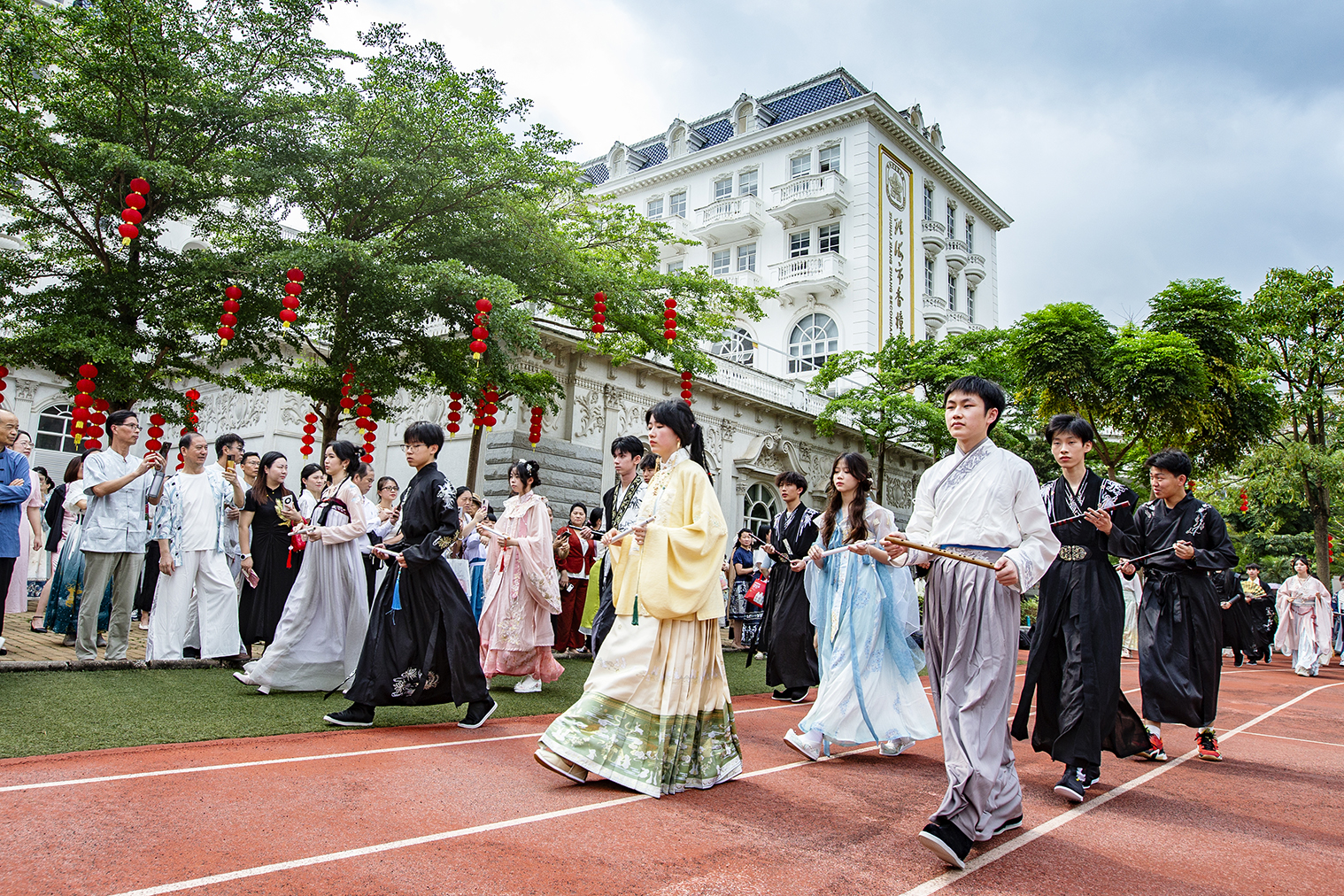 漢服走進校園！珠海香樟中學師生感受中國傳統文化魅力