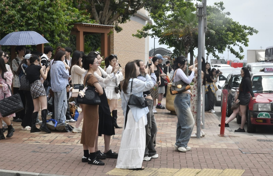 圖集丨五一黃金周持續熱爆 旅客愛到港島打卡留念