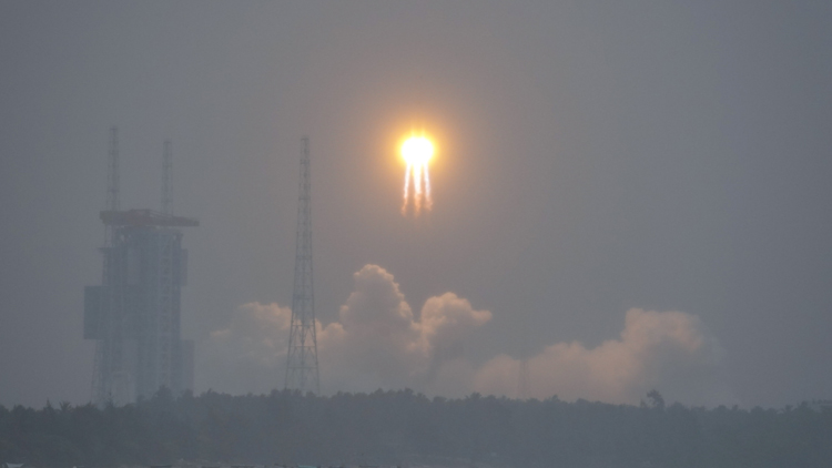 歷史性時刻！外媒：嫦娥六號「邁出探索太空重要一步」