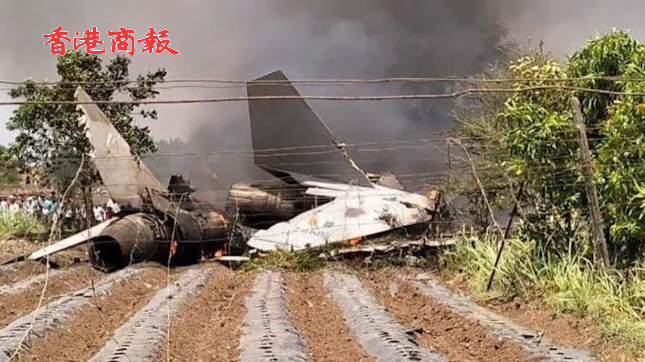 有片丨印度空軍一架蘇-30戰鬥機墜毀 兩名飛行員受傷