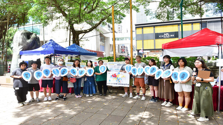 來自18區的基層婦女在尖沙咀擺墟市 透過具香港特色手作製品吸引遊客