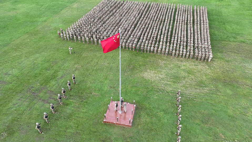 慶回歸丨解放軍駐港部隊舉行升國旗儀式