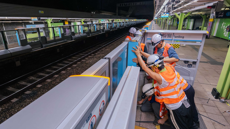 粉嶺站月台閘門完成安裝 正推進其他車站安裝進度