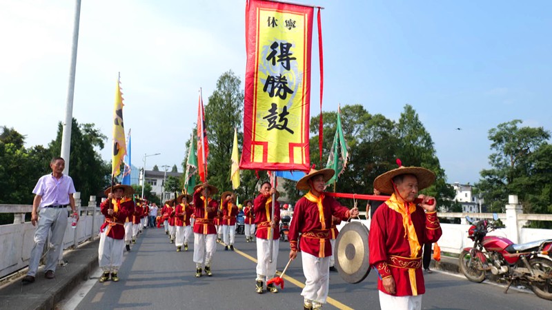 趕廟會賞民俗嘗美食   皖休寧五城鎮將軍廟會人氣旺