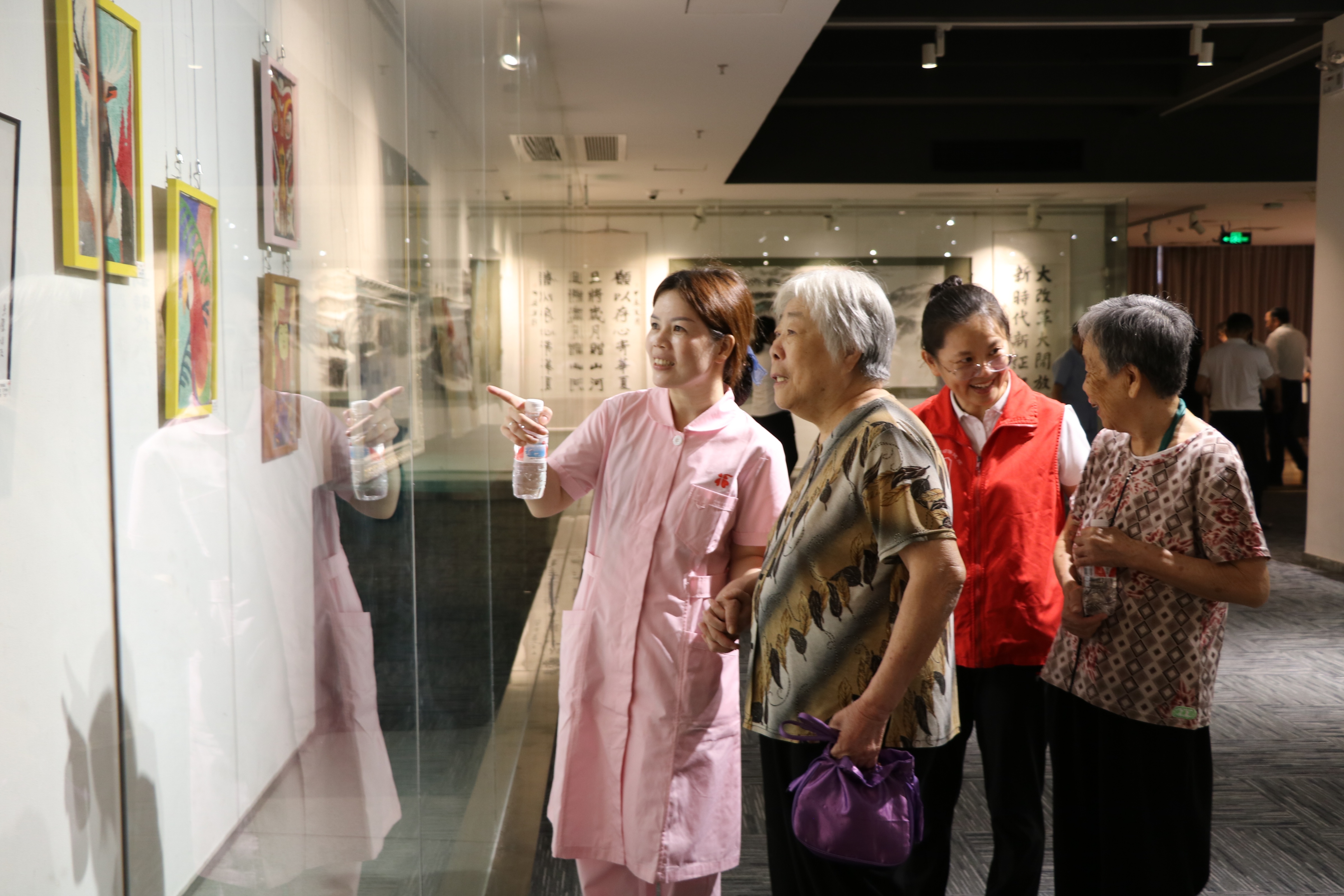 深圳老人頤養院建院25周年舉辦重陽老人作品展