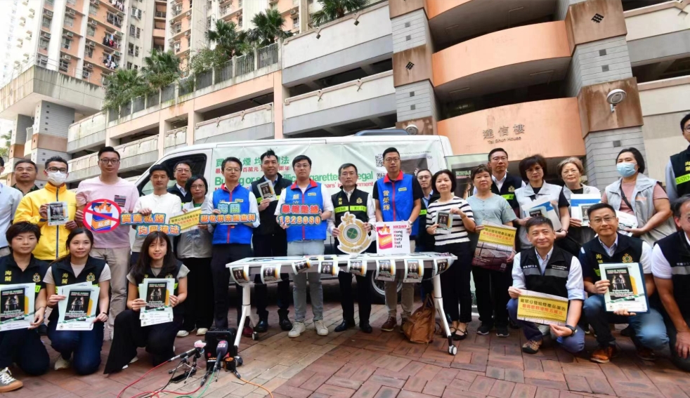 夥執法部門進行反私煙宣傳活動 民建聯籲公屋居民舉報違法行為