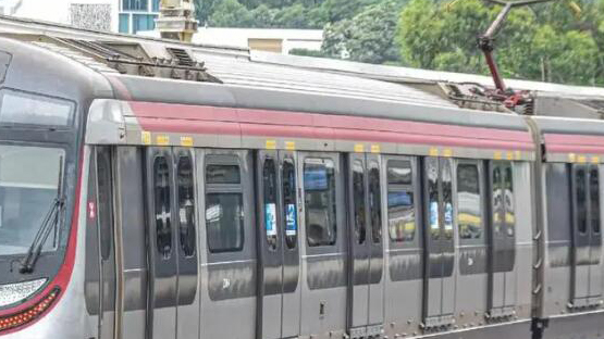 港鐵：過關人數比高峰時減少 東鐵線列車服務陸續回復至正常安排