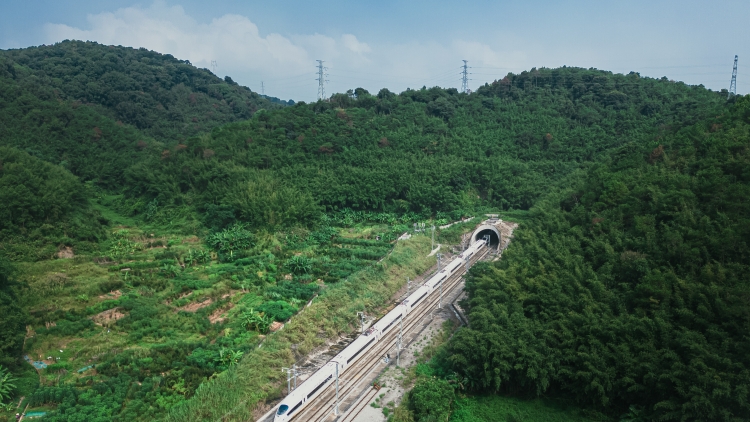 粵港澳大灣區往成渝方向常態化開行動臥列車