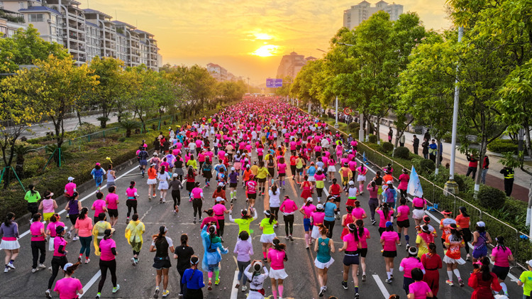 有片∣2025灣區女子半馬在廣州增城浪漫開啟