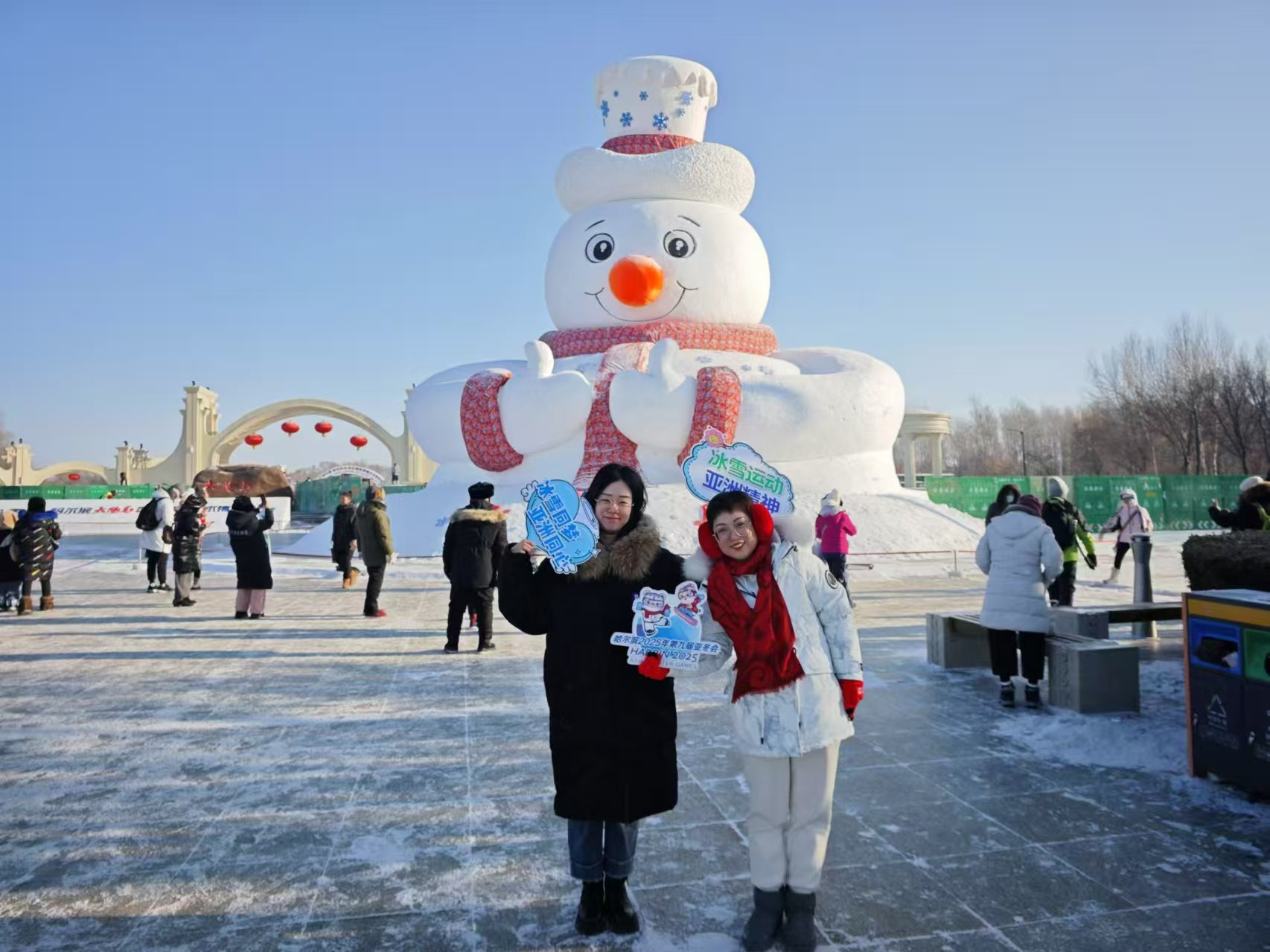 哈市香坊區新香坊街道會展社區開展「雪人同框 助力亞冬」主題活動