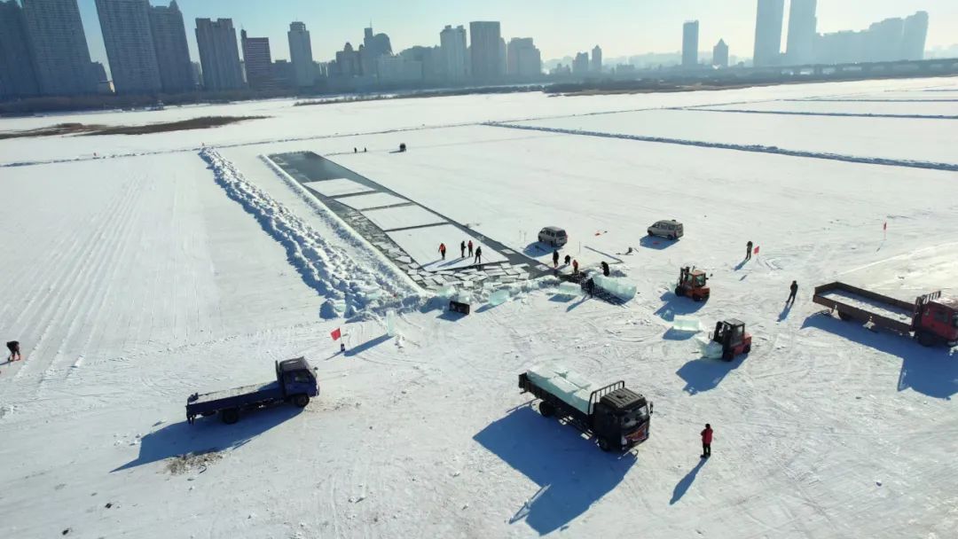 哈爾濱冰雪大世界開採存冰 備戰下個冰雪季