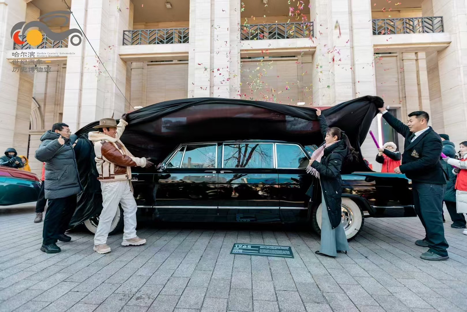 哈爾濱世紀汽車歷史博物館老爺車亮相中央大街