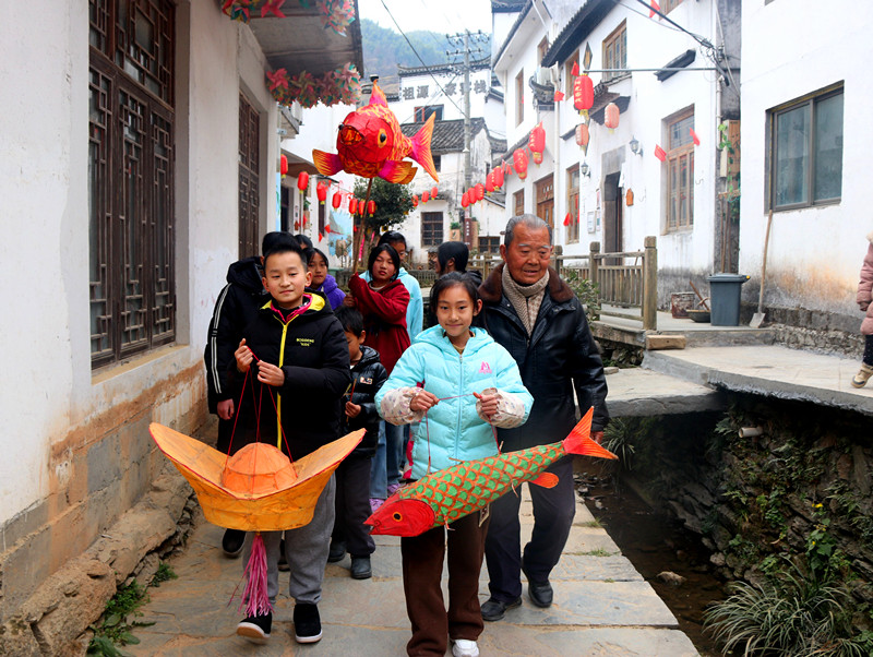 皖休寧縣：學做傳統魚燈 傳承非遺之美