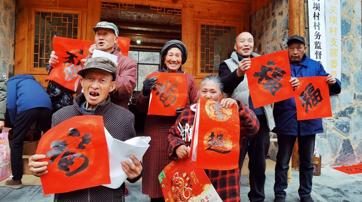 「寫春聯送祝福」 四川平武迎新春文藝惠民活動暖人心