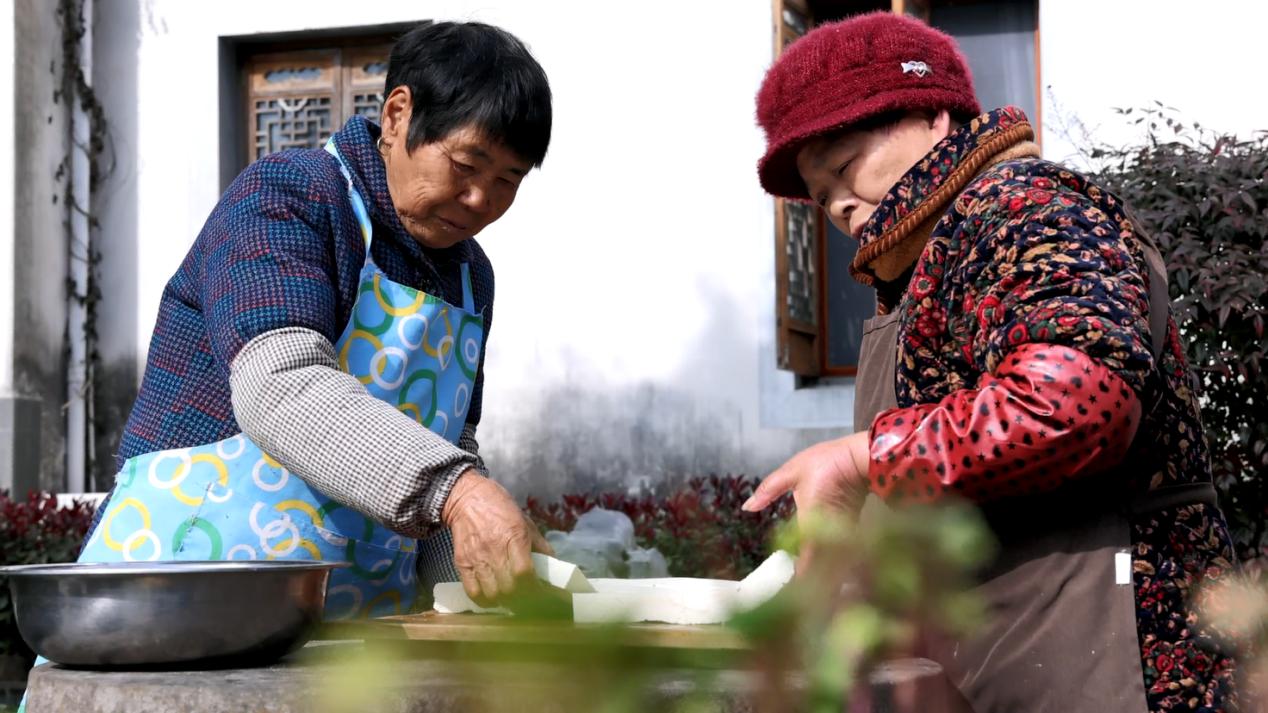 做豆腐炸圓子 徽州年味濃