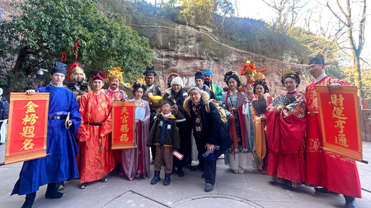 休寧過大年 「祈福」齊雲山