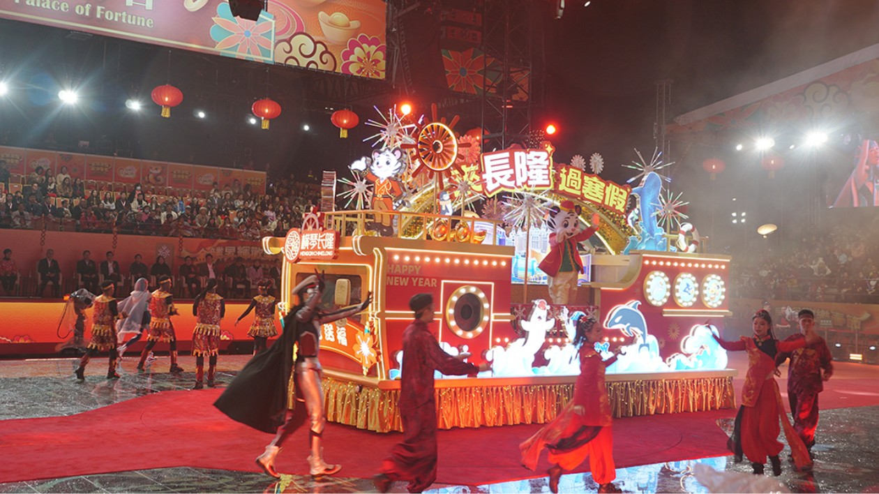 橫琴長隆花車驚艷亮相澳門靈蛇獻瑞煙花匯演