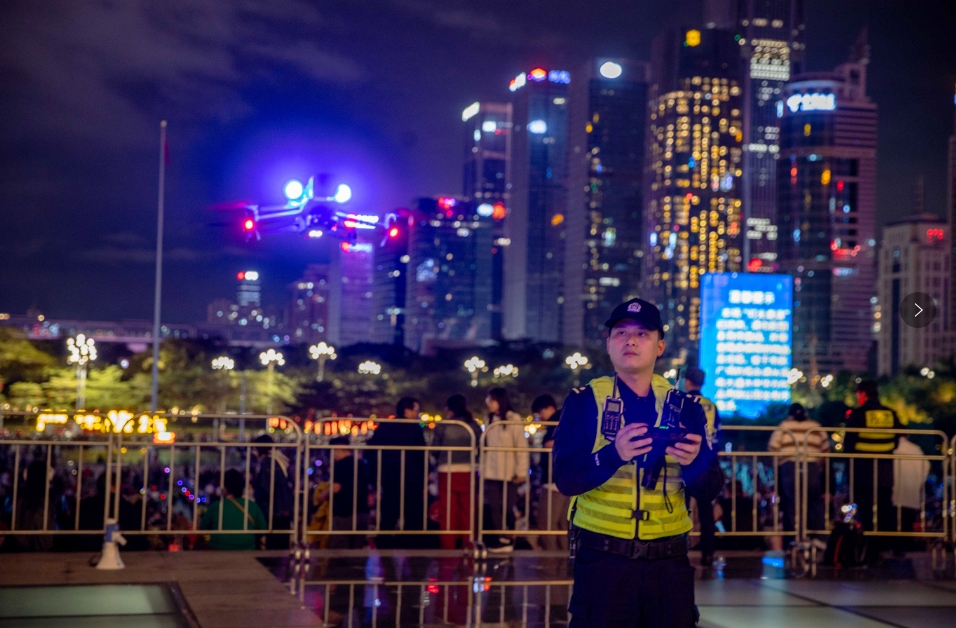 深圳每日1.8萬警力守護蛇年春節平安