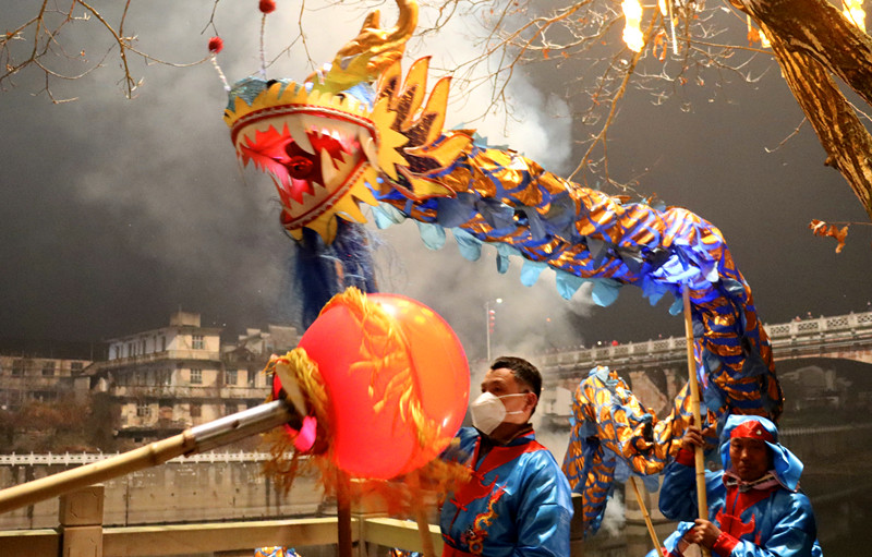 皖休寧溪口鎮：千年古鎮龍騰元宵