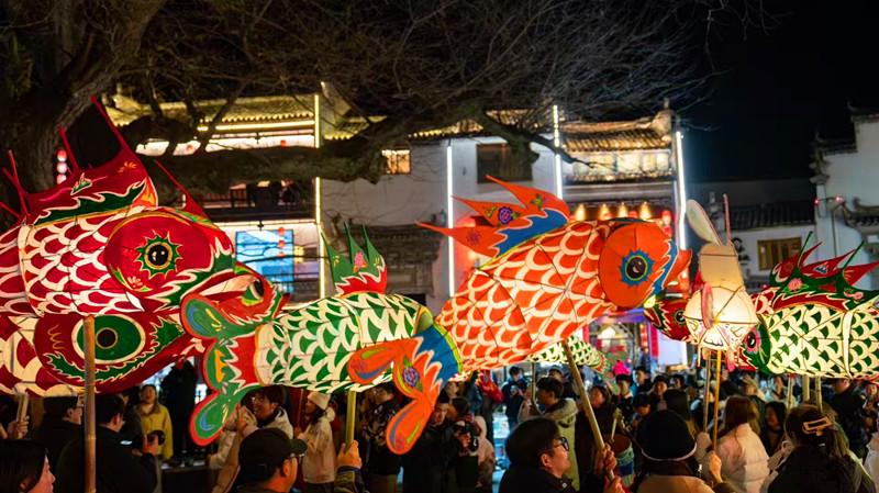 皖黟縣：非遺花燈點亮徽州古村夜