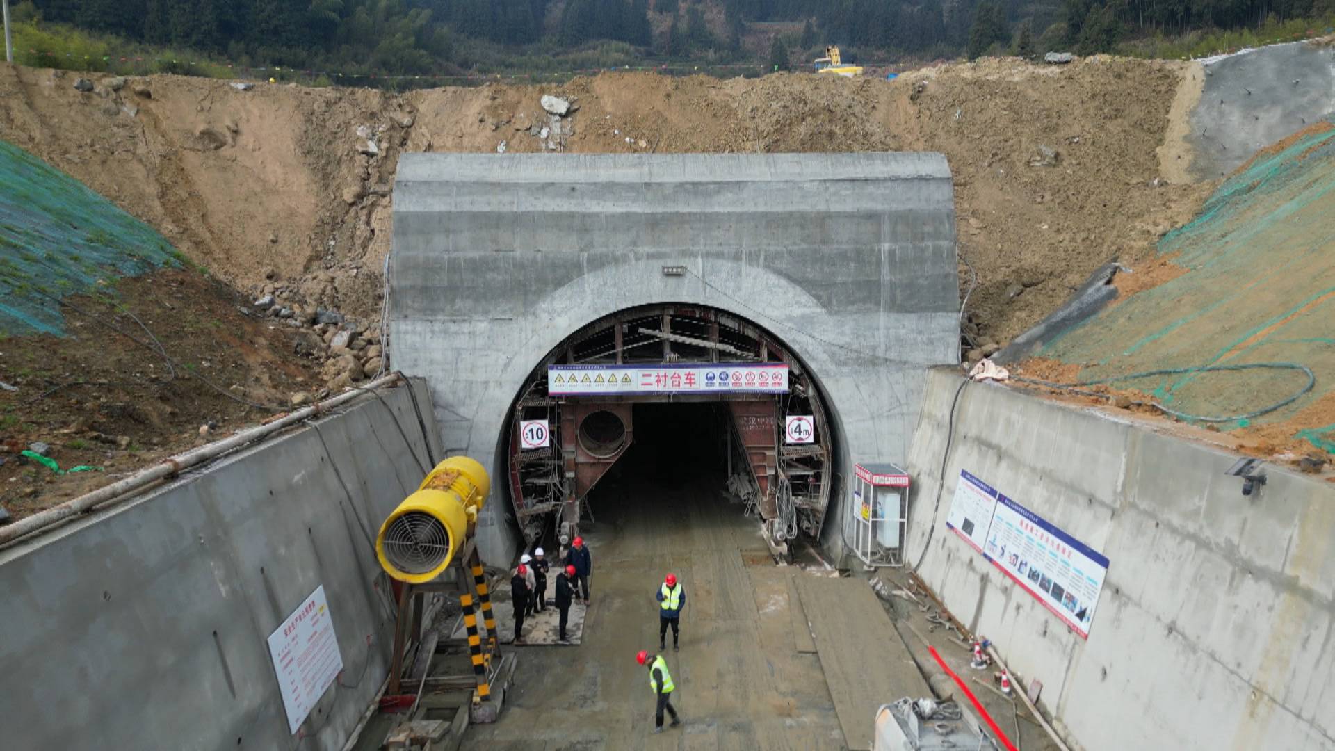 火力全開擘畫「時空新景」 皖黟縣交通項目建設正酣